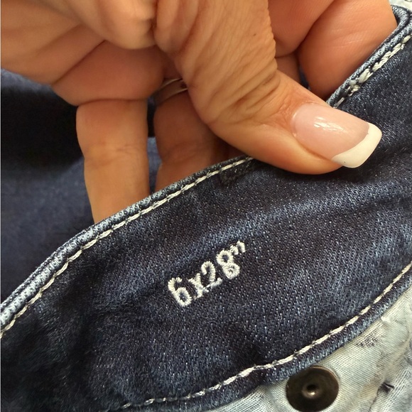 Tommy Bahama Women’s High Rise Ankle Dark wash size 6 jeans - Picture 4 of 7